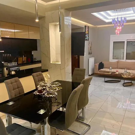 Luxury Near Port Apartment *